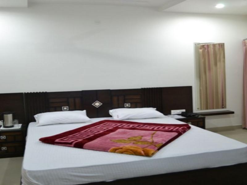 Park Land Hotel Haldwāni Екстериор снимка