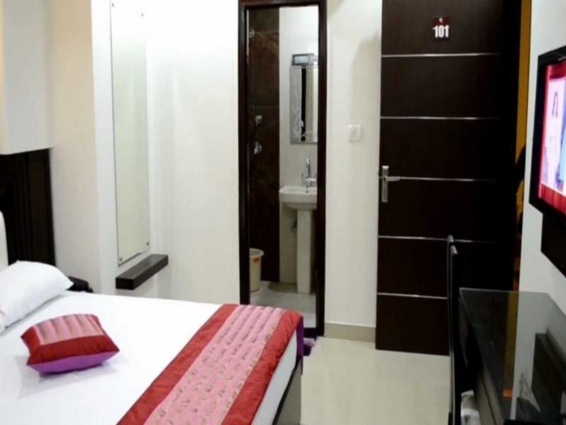 Park Land Hotel Haldwāni Екстериор снимка